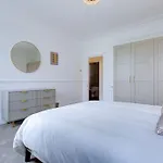 Baker Street Apartment